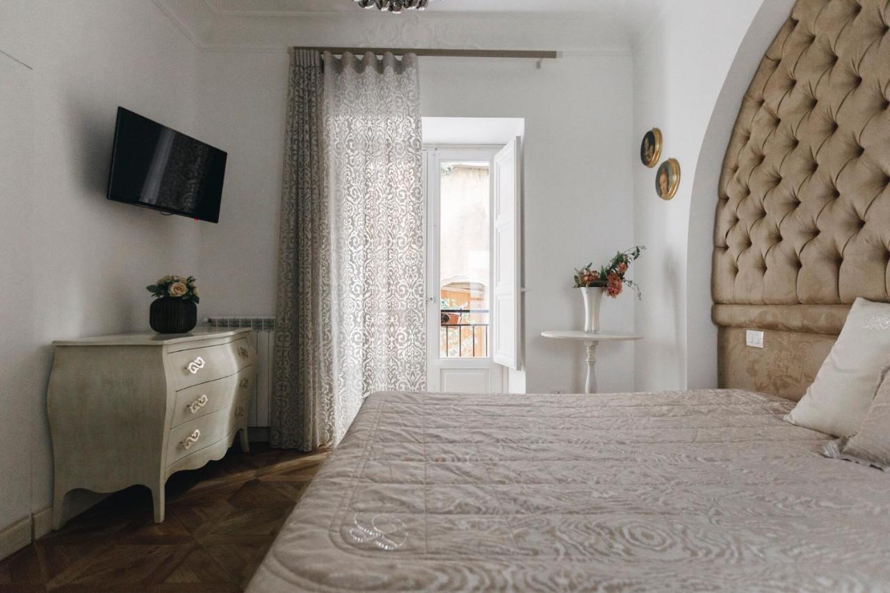 Bed & Breakfast Palazzo Del Teatro 4*